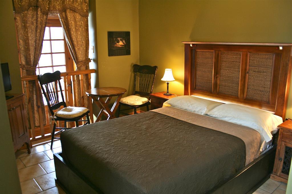 Manoir Ramezay Hotel Marieville Quarto foto